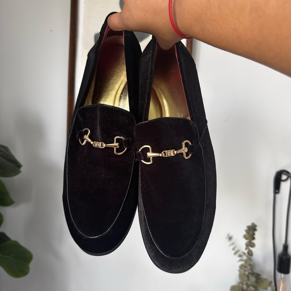 Men’s Elegant Black Loafers with Gold Detailing